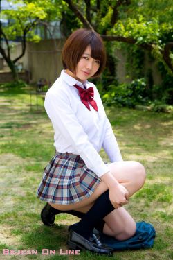 撕開她的衣服摸雙乳的視頻