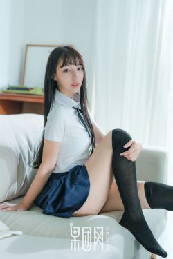 公交車(chē)上少婦很配合
