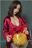 揉捏俠女高聳的雪乳