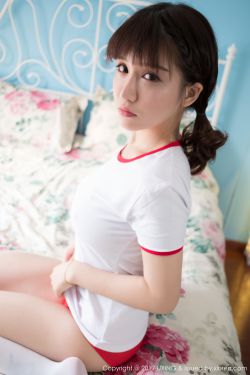 稚嫩的小奶頭被咬得又紅又腫