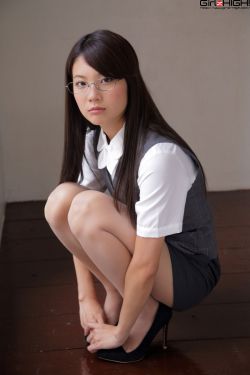 美女被吃奶